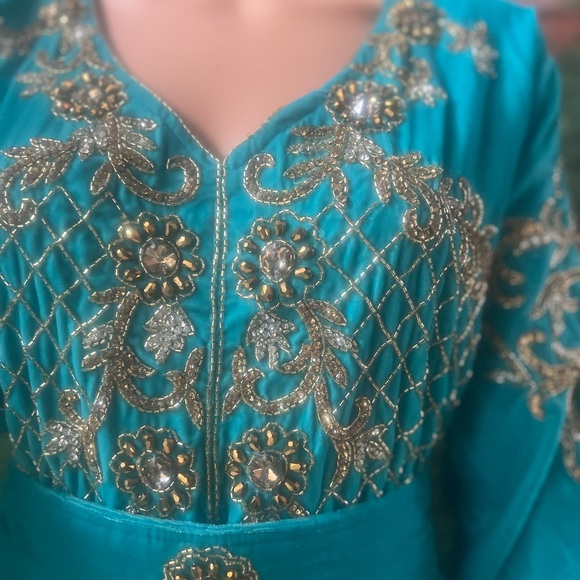 Dress - Picture 3 of 3